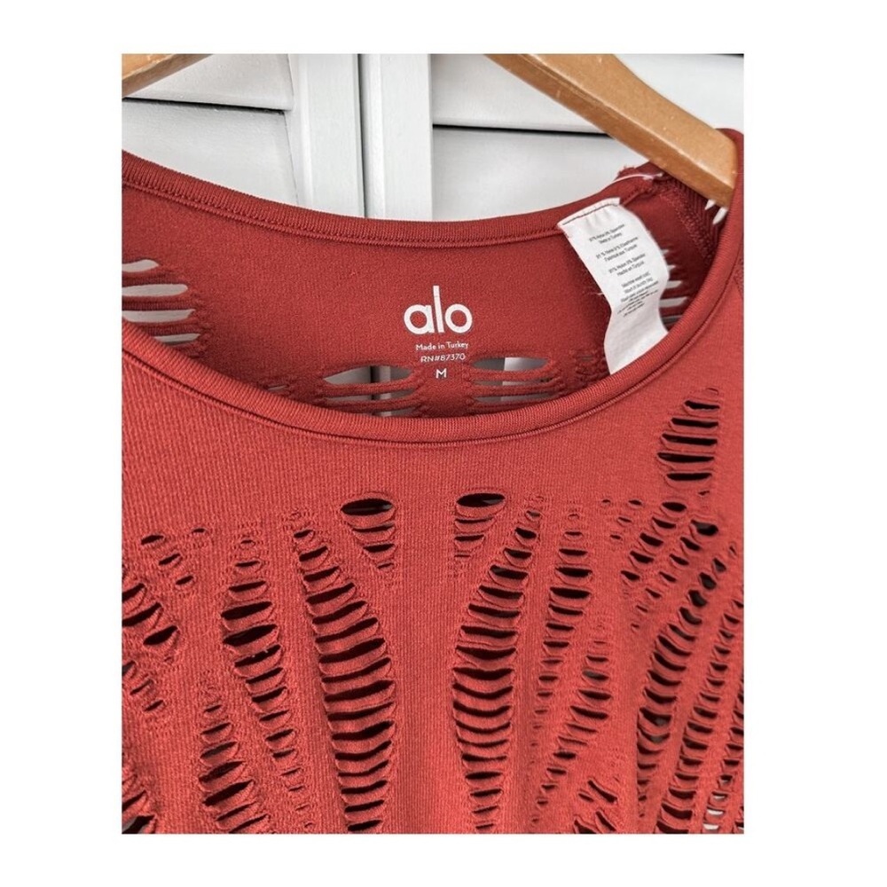 ALO Yoga LS Rust Wanderer Stretch Seamless Cutout Top Size Medium - Picture 7 of 14